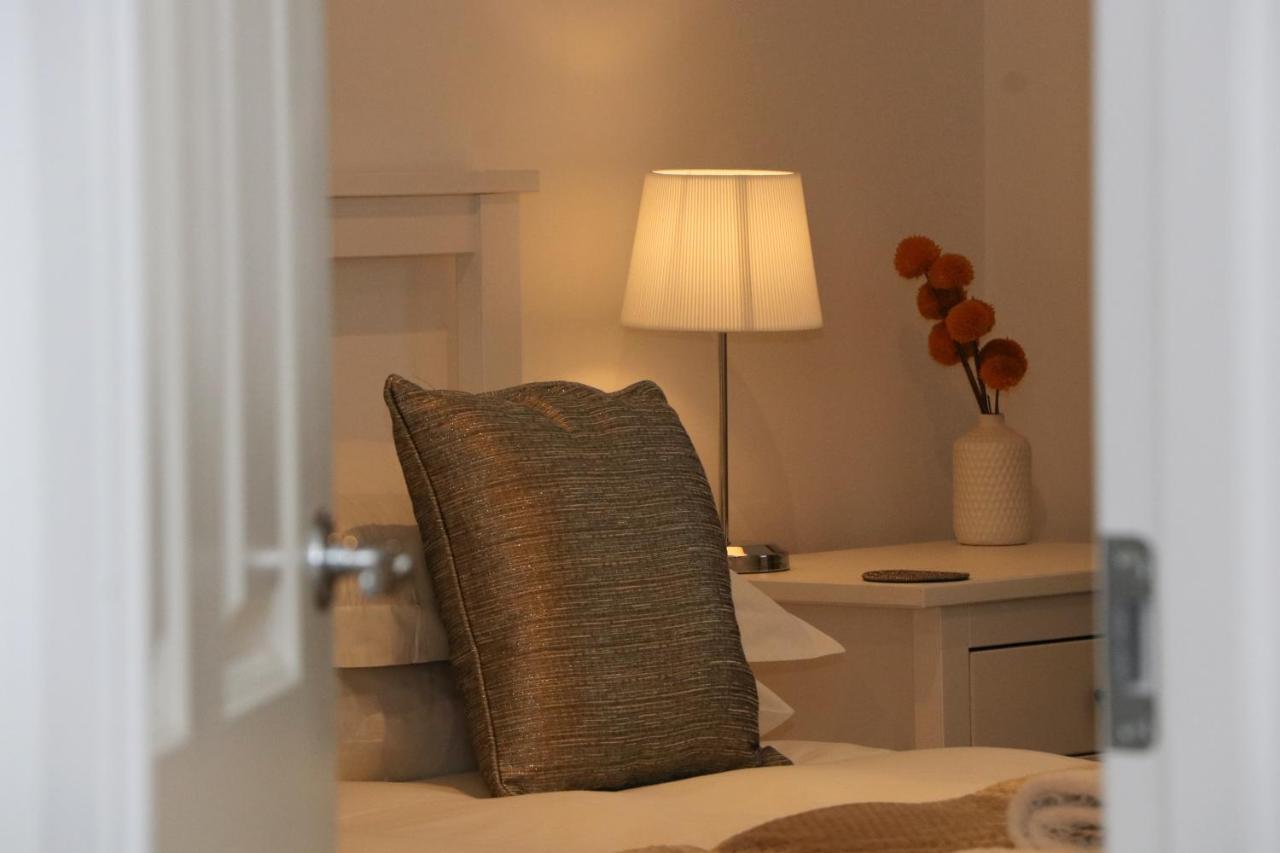 סנט מרין Near Beaches, Contemporary Home In Village Centre מראה חיצוני תמונה
