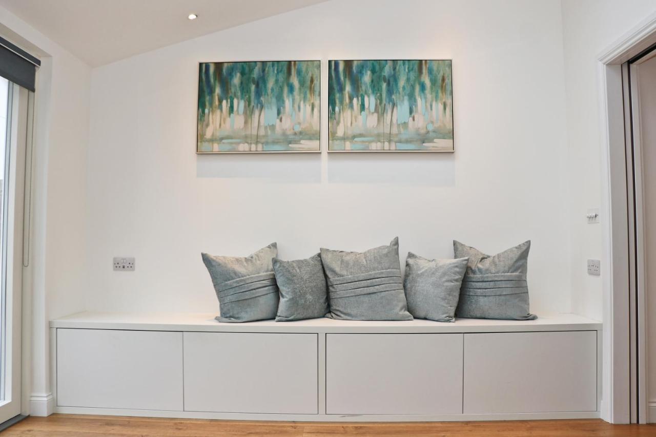 סנט מרין Near Beaches, Contemporary Home In Village Centre מראה חיצוני תמונה